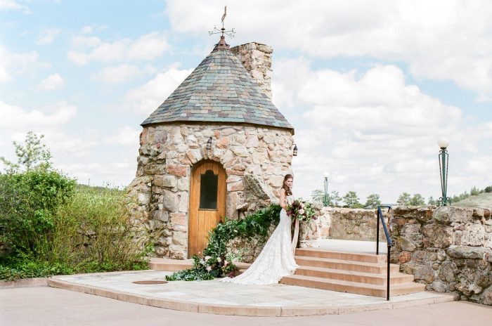 Outdoor wedding ceremony at Cherokee Ranch and Castle