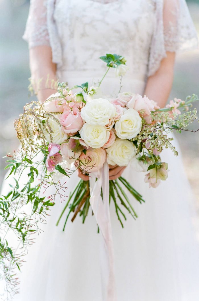 Loose and organic bridal bouquet at Orlando Moss Park