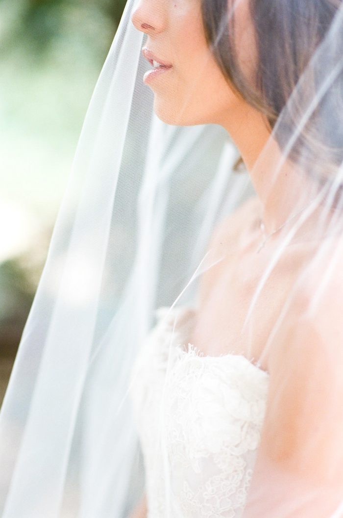 Telluride bride wearing a Hayley Paige veil