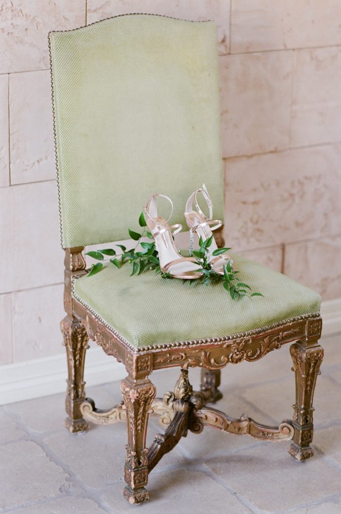 Bouquet sitting on a green chair at Castle Pines in Colorado