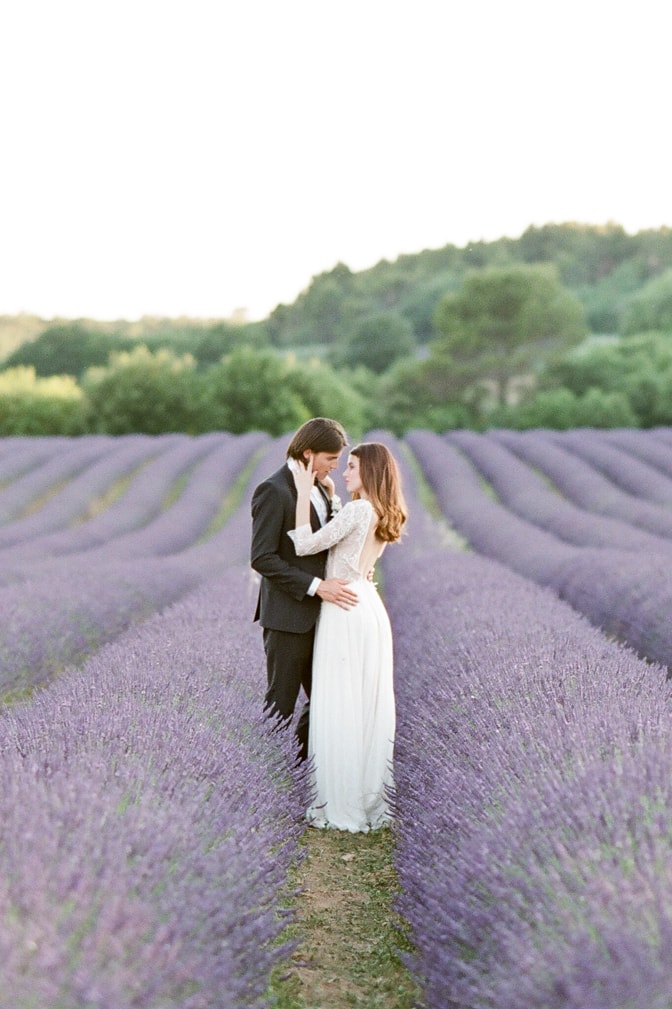 Luxury destination wedding photographer Tamara Gruner photographing a bride and groom in the lavender fields of the Luberon in Provence