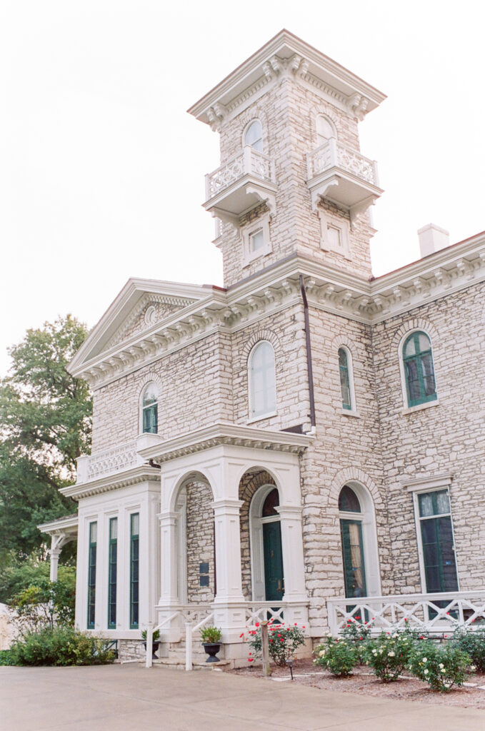 The Oakland House St Louis Missouri Summer Wedding 17