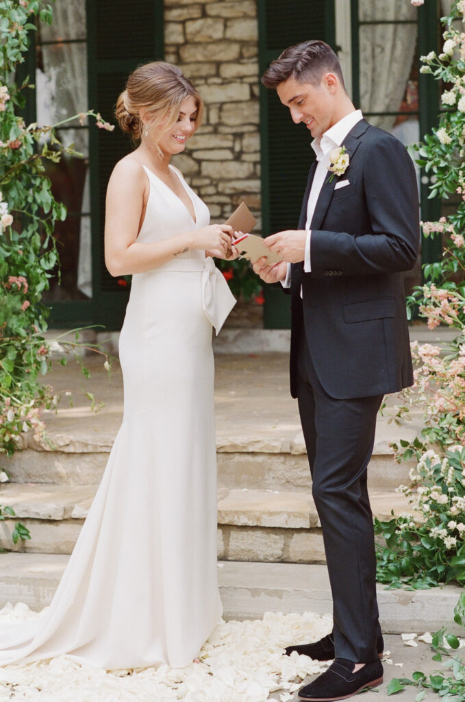 The Oakland House St Louis Missouri Summer Wedding 29
