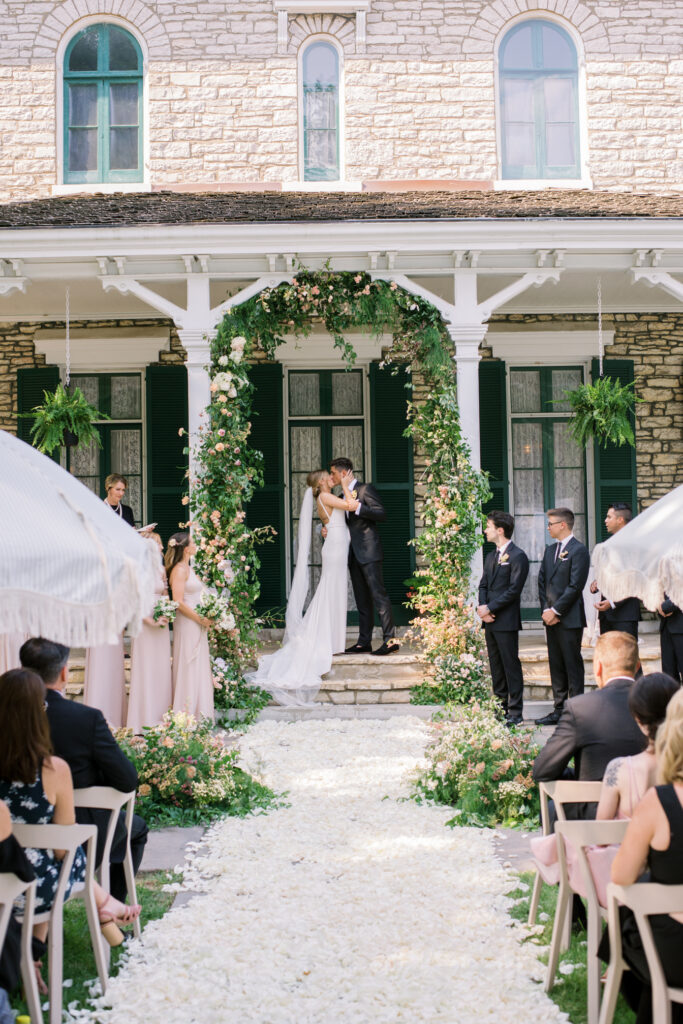 The Oakland House St Louis Missouri Summer Wedding 33