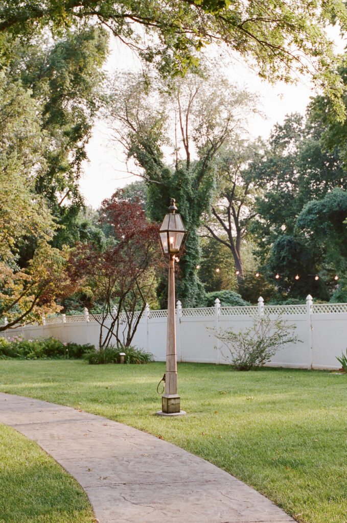 The Oakland House St Louis Missouri Summer Wedding 37