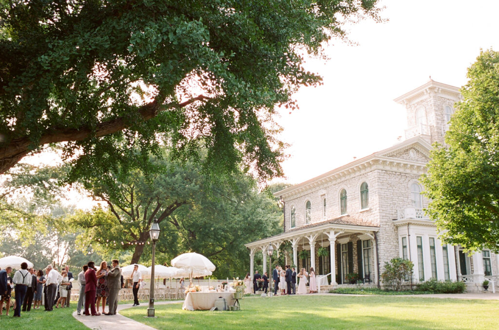 The Oakland House St Louis Missouri Summer Wedding 38