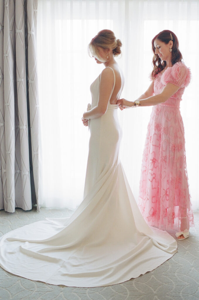 The Oakland House St Louis Missouri Summer Wedding 7