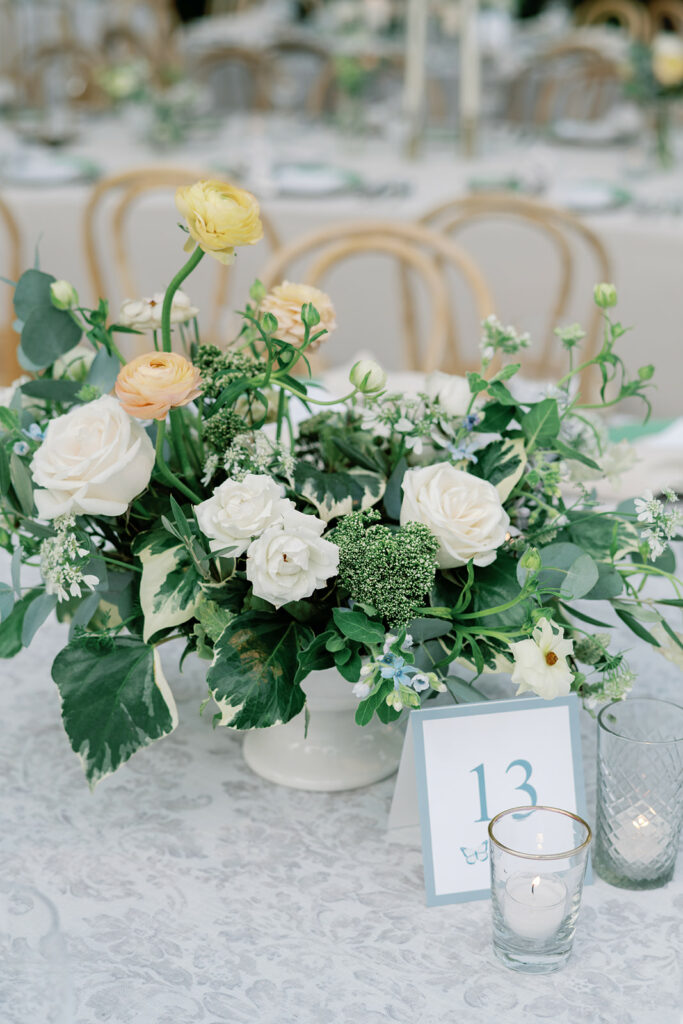 Milwaukee Country Club Summer Wedding in Wisonsin 34