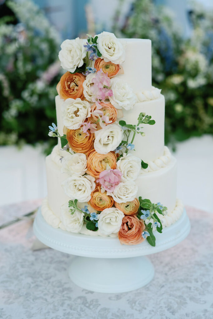 Milwaukee Country Club Summer Wedding in Wisonsin 38