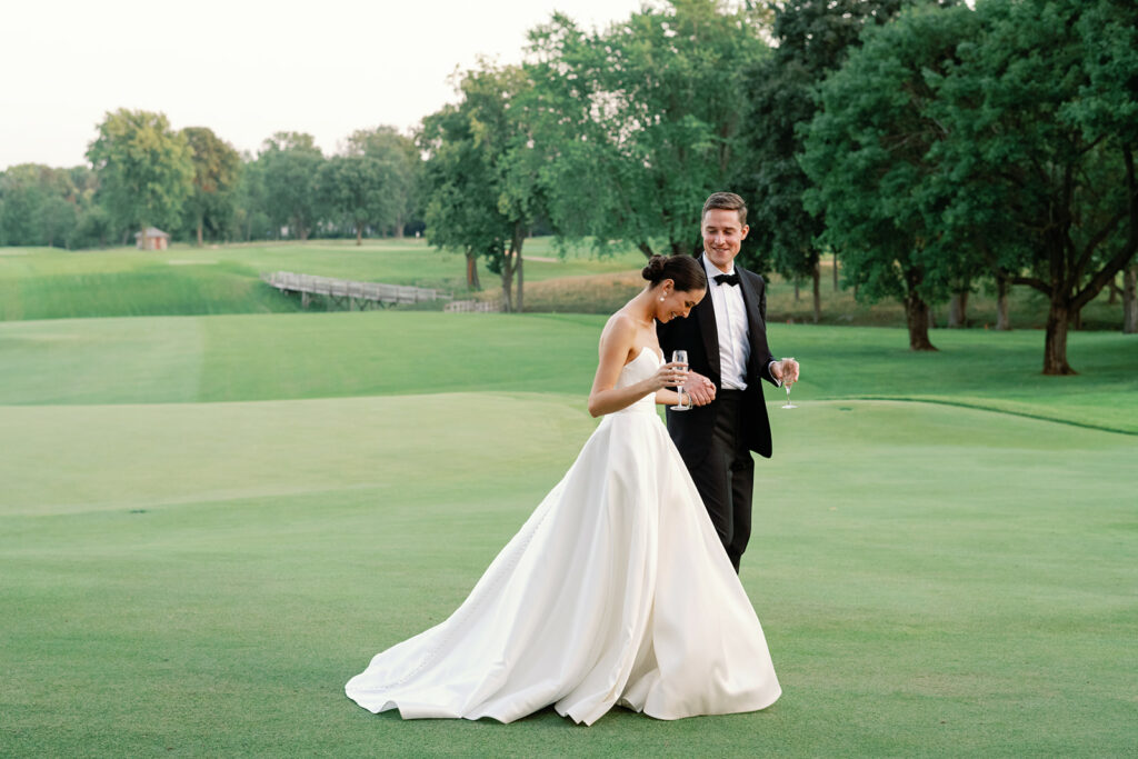 Milwaukee Country Club Summer Wedding in Wisonsin 49