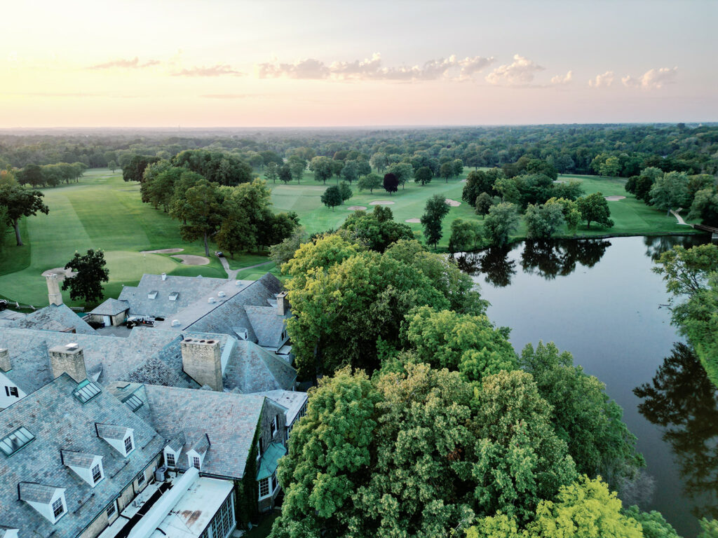 Milwaukee Country Club Summer Wedding in Wisonsin 9